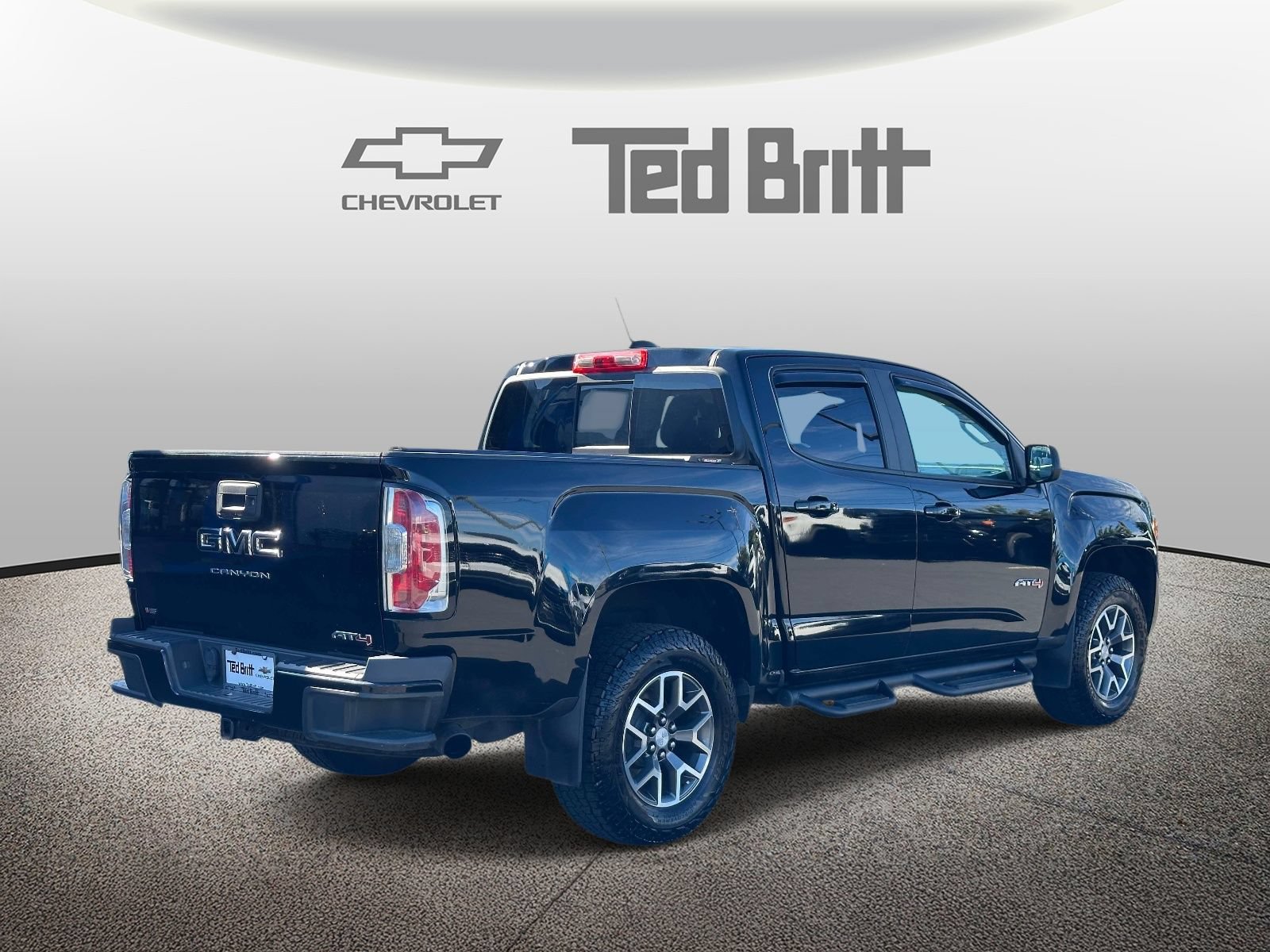 Used 2022 GMC Canyon AT4 w/ Trailering Package AWD/4WD image 4