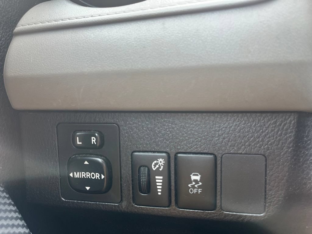 Used 2015 Toyota RAV4 LE FWD image 21