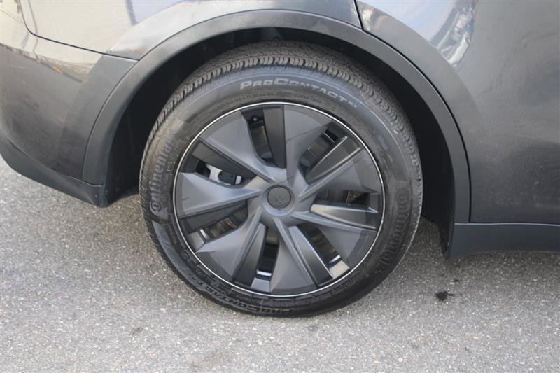 Used 2025 Tesla Model Y Long Range image 9