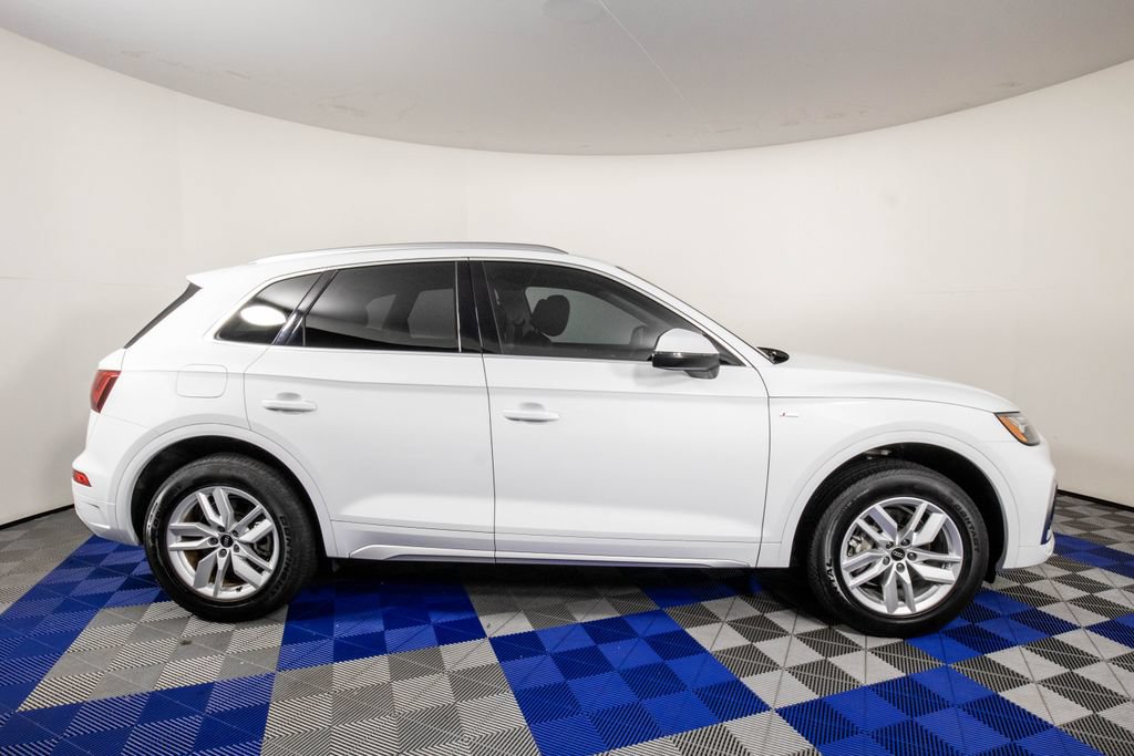 Used 2023 Audi Q5 2.0T Premium w/ Convenience Package AWD/4WD image 4