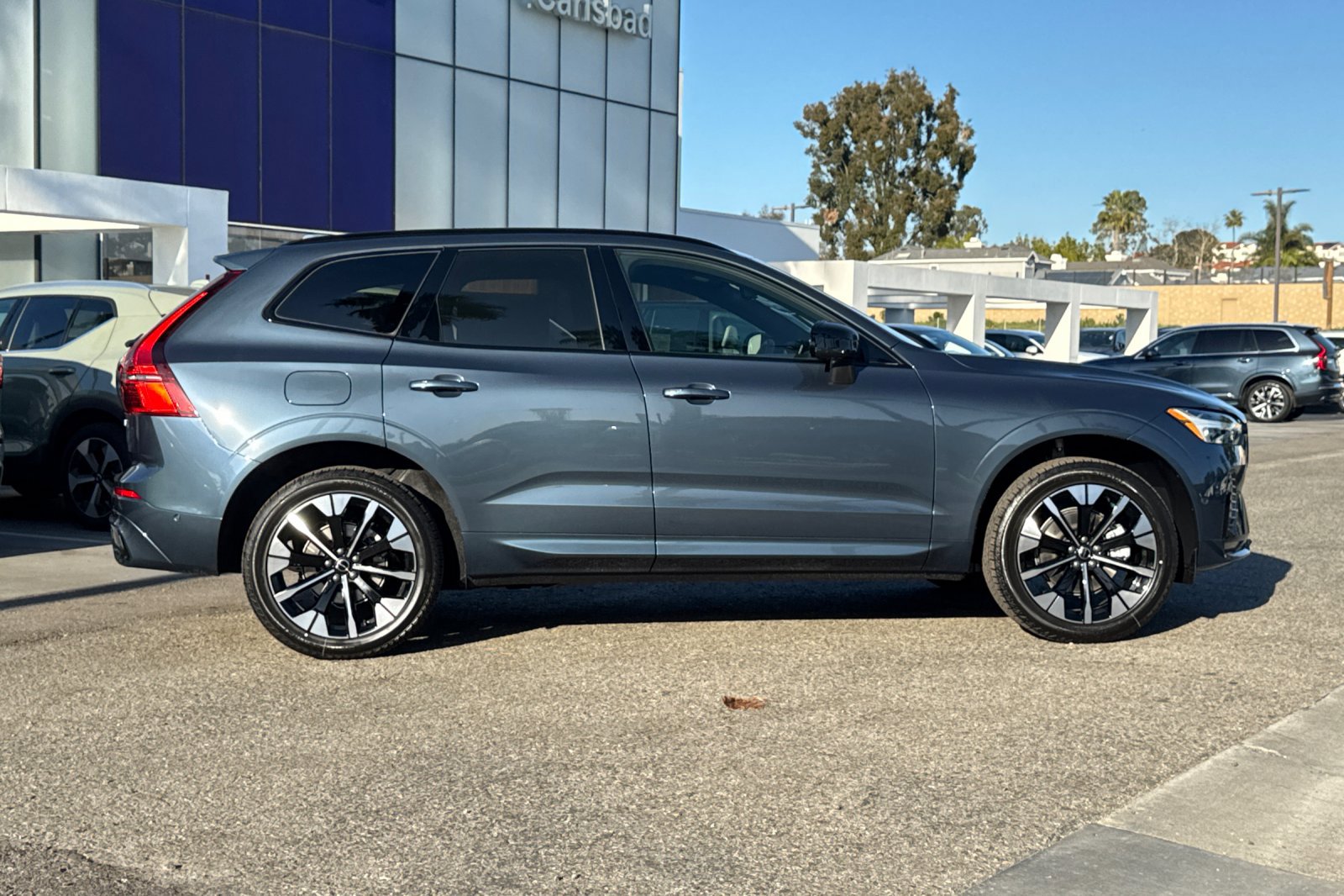 New 2026 Volvo XC60 B5 Plus w/ Climate Package AWD/4WD image 4