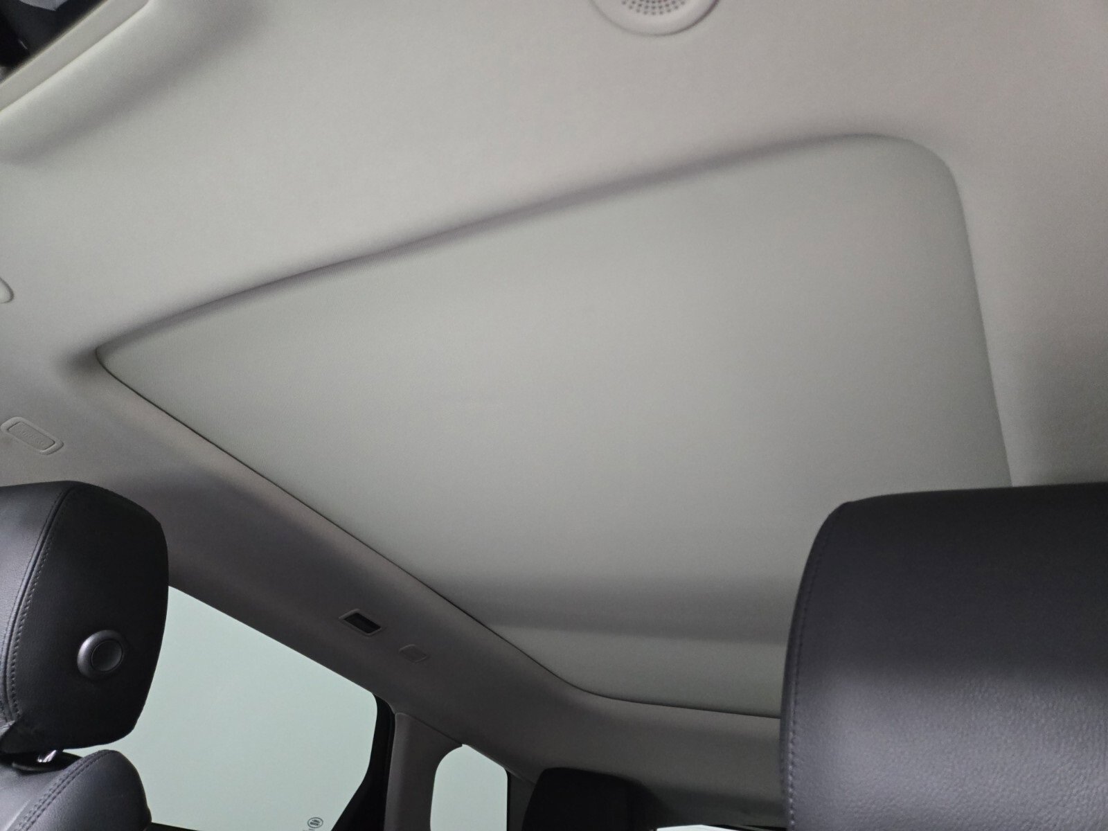 Used 2024 Land Rover Range Rover Evoque Dynamic SE image 12