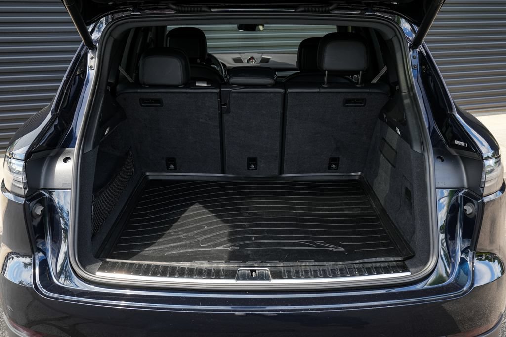 Certified 2023 Porsche Cayenne Platinum Edition AWD/4WD image 16