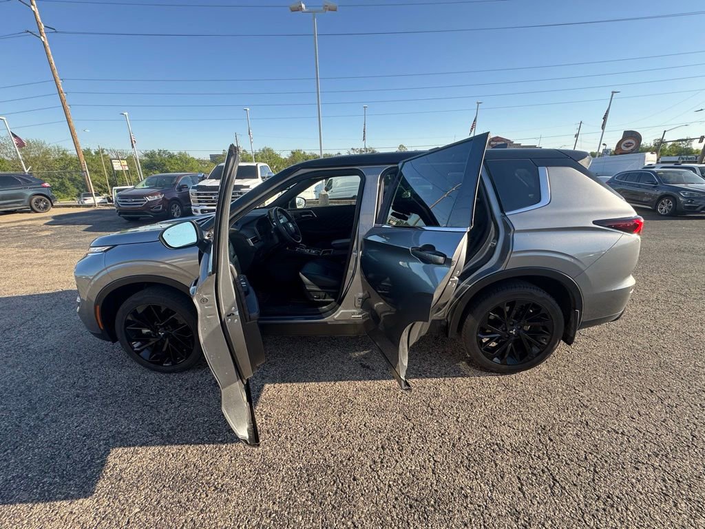 Used 2023 Mitsubishi Outlander SEL Black Edition AWD/4WD image 4