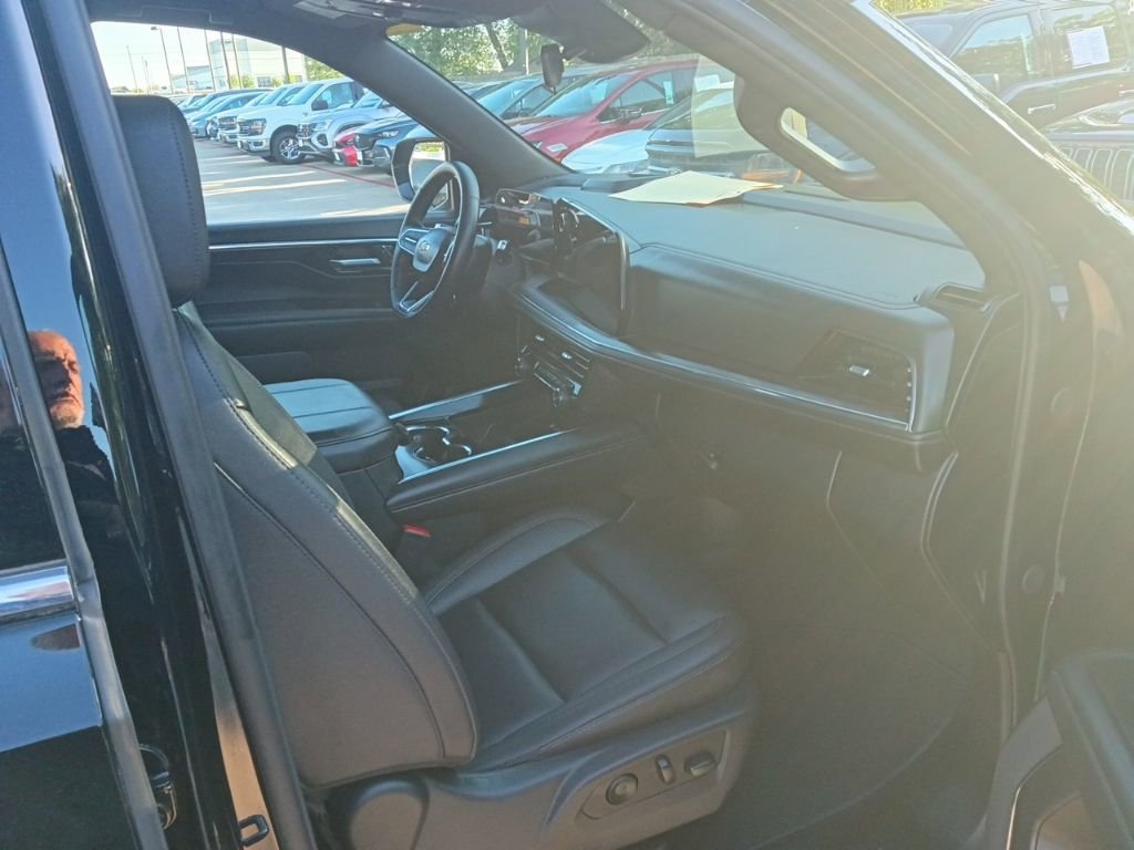 Used 2025 Chevrolet Tahoe LT image 8