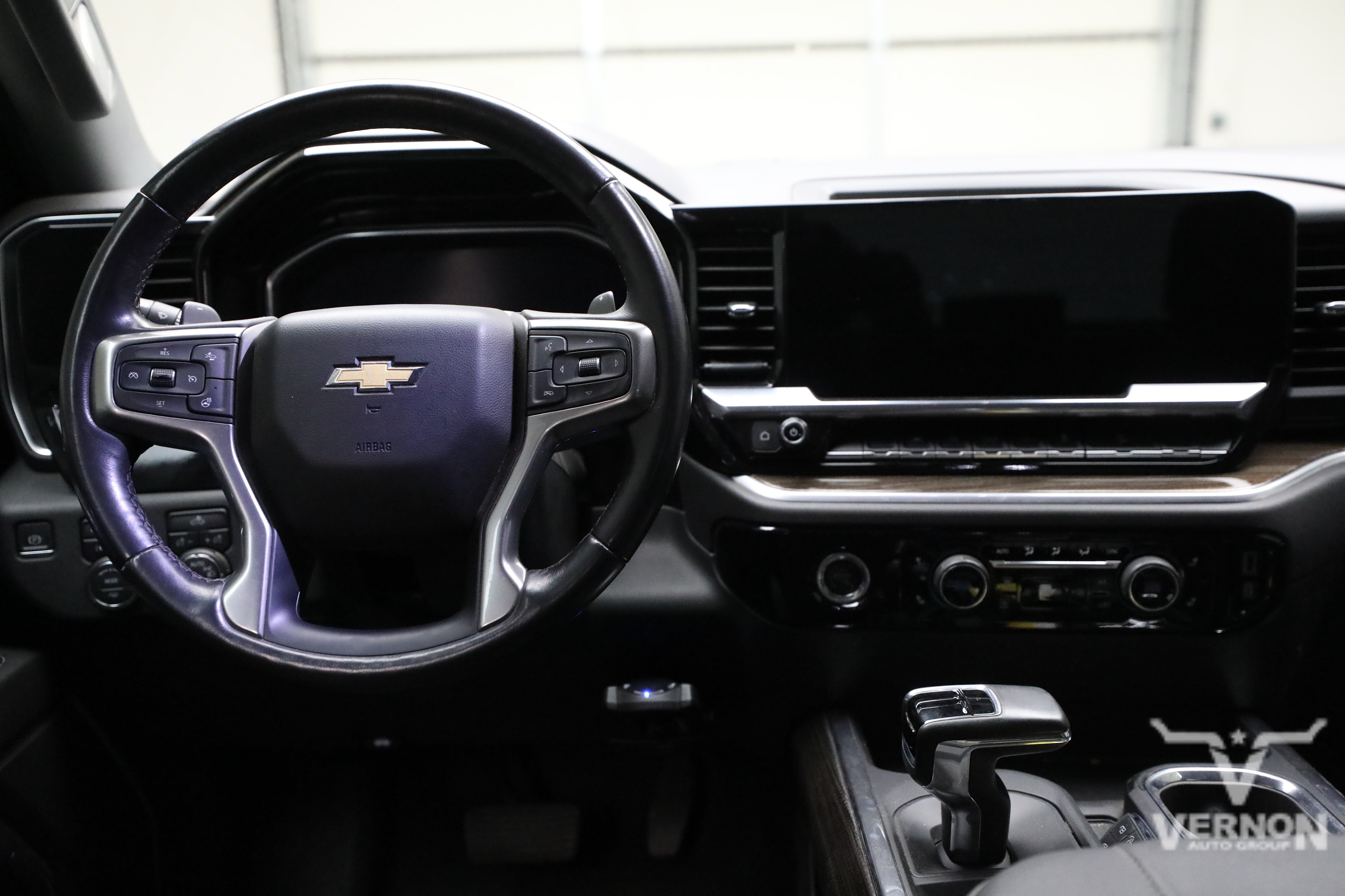 Used 2023 Chevrolet Silverado 1500 LT w/ Z71 Off-Road Package AWD/4WD image 9