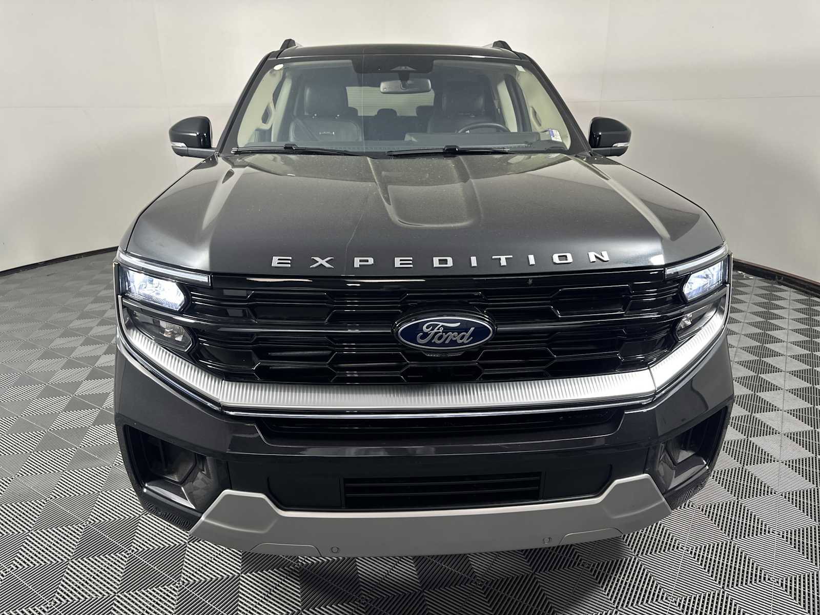 Used 2025 Ford Expedition Max Platinum w/ Driver's Package AWD/4WD image 2