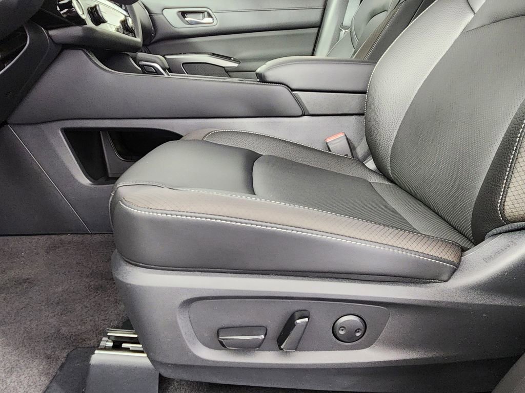 New 2026 Nissan Pathfinder SL AWD/4WD image 11