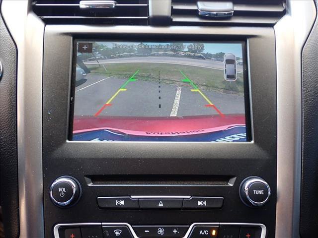 Used 2017 Ford Fusion SE w/ Equipment Group 201A FWD image 16
