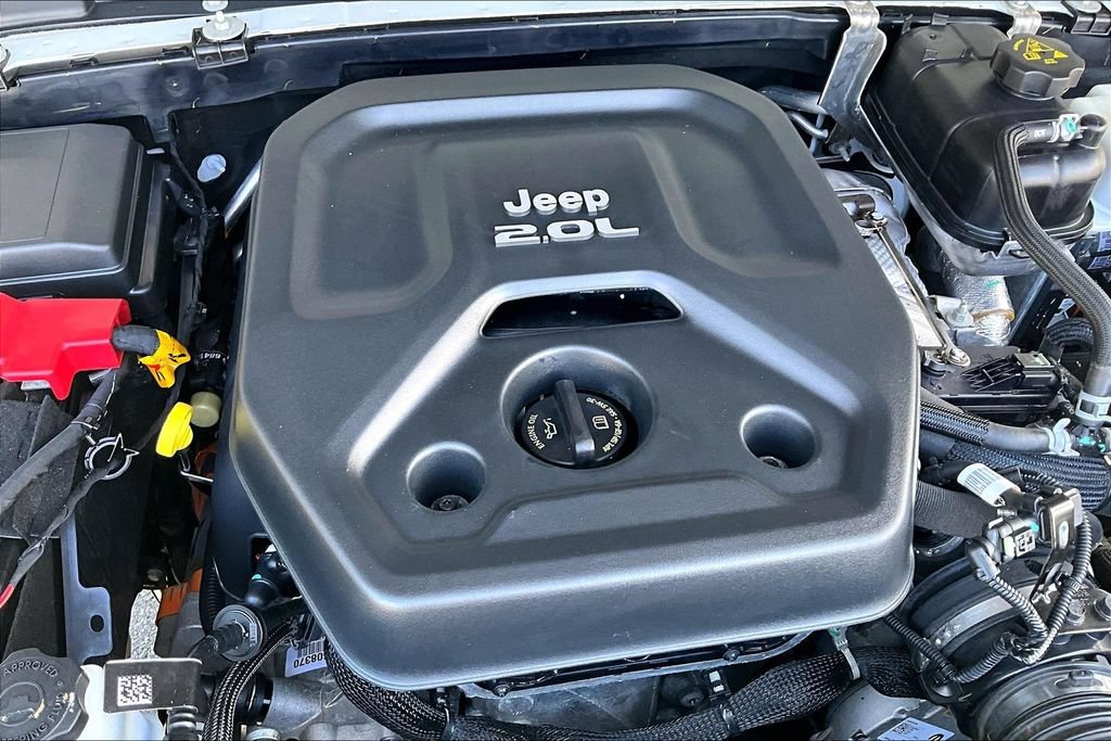 Used 2021 Jeep Wrangler Unlimited Sahara w/ Cold Weather Group AWD/4WD image 31