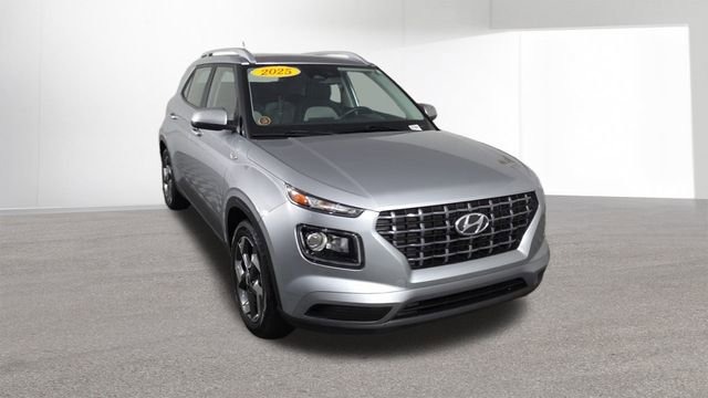Used 2025 Hyundai Venue SEL image 3