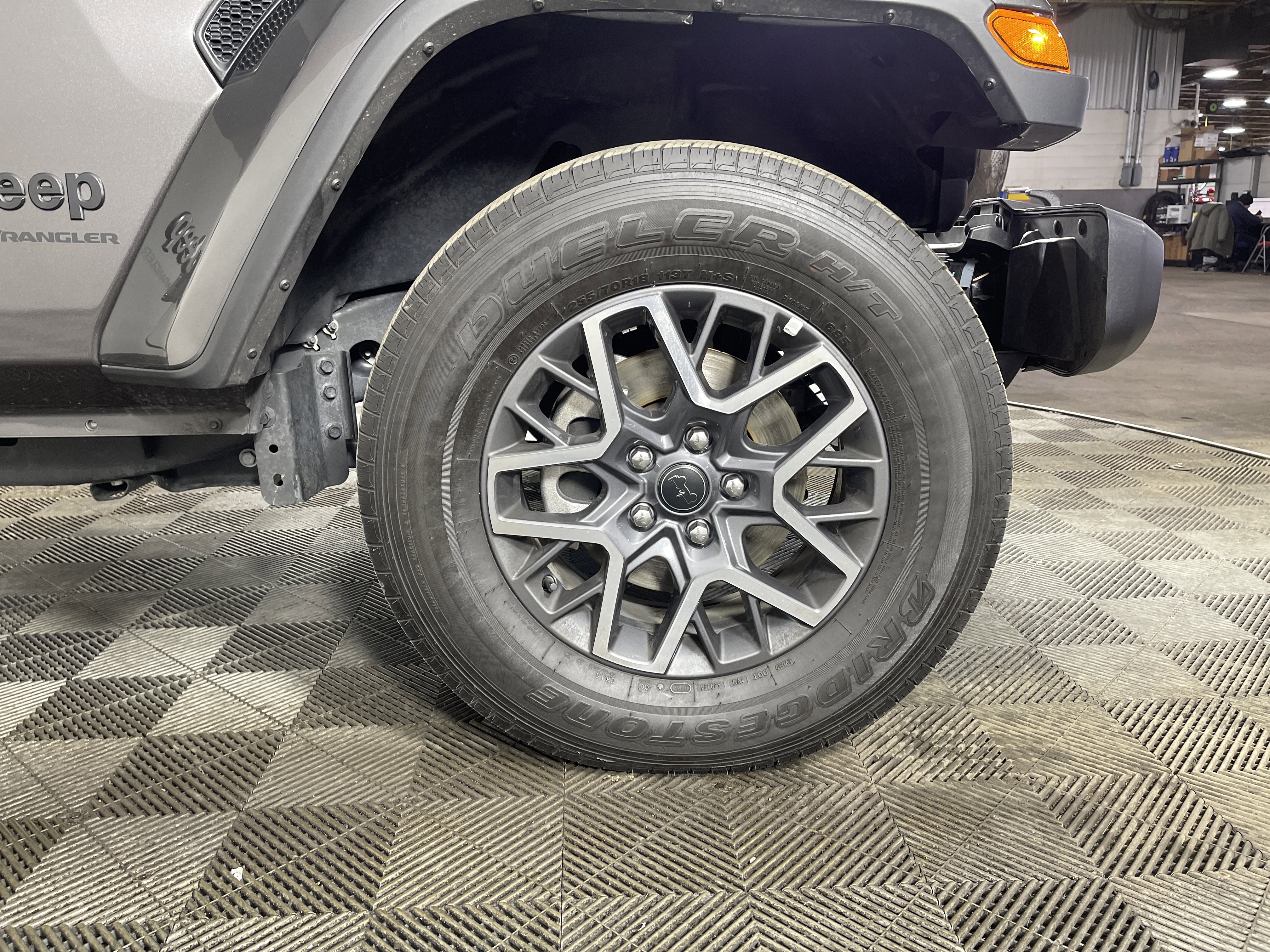 Used 2025 Jeep Wrangler Sahara image 6