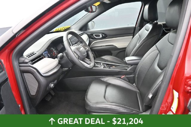Used 2025 Jeep Compass Limited AWD/4WD image 17