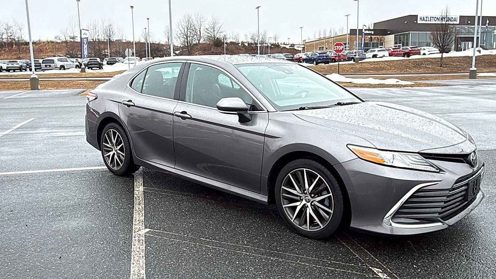 Used 2022 Toyota Camry XLE AWD/4WD image 2