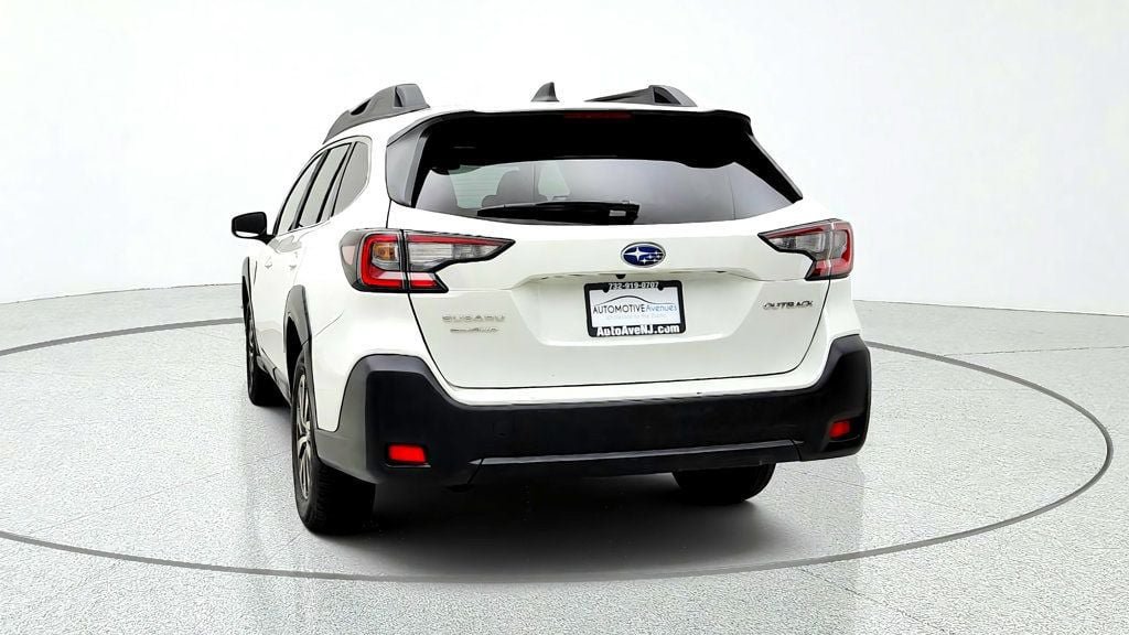 Used 2025 Subaru Outback Premium AWD/4WD image 6