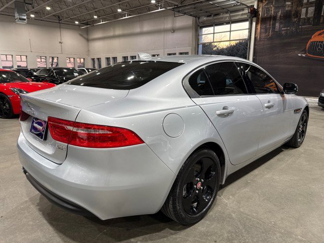 Used 2017 Jaguar XE Premium image 36
