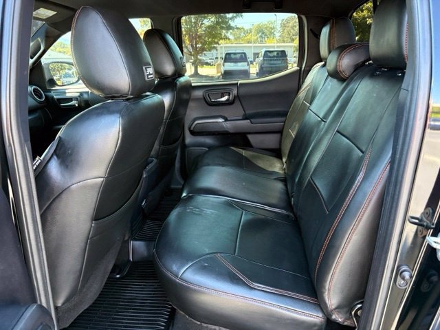 Used 2019 Toyota Tacoma TRD Sport AWD/4WD image 25