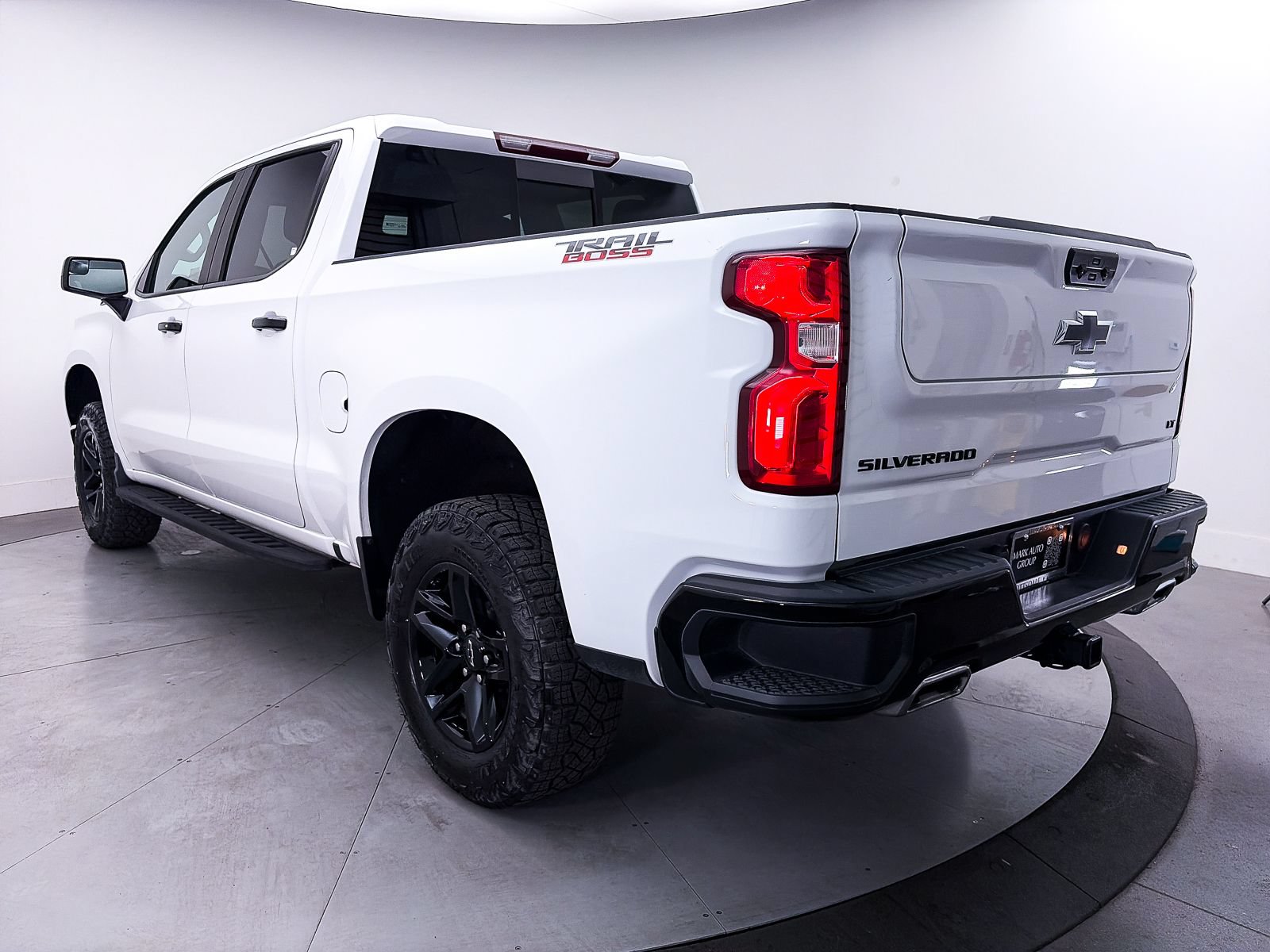 Used 2024 Chevrolet Silverado 1500 LT Trail Boss w/ Convenience Package II AWD/4WD image 15