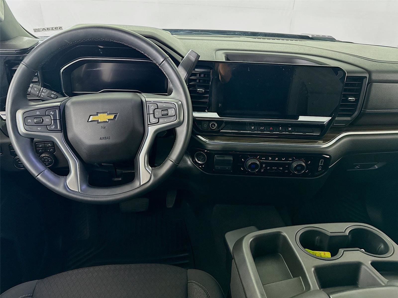 Used 2024 Chevrolet Silverado 2500 LT w/ Convenience Package image 2