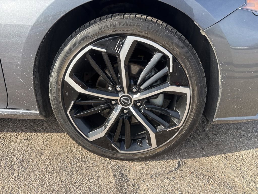 Used 2024 Nissan Altima 2.5 SR FWD image 12