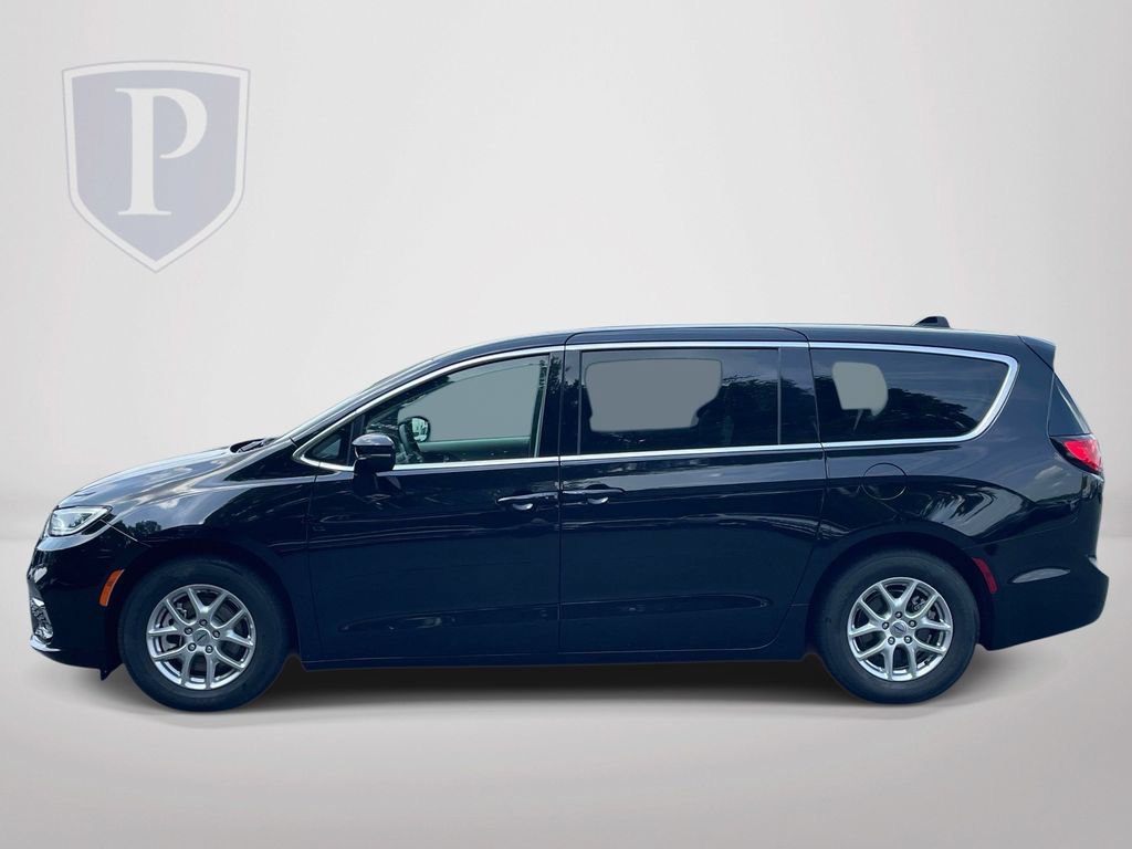Certified 2024 Chrysler Pacifica Touring-L FWD image 5