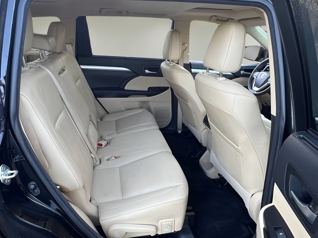 Certified 2017 Toyota Highlander XLE FWD image 17