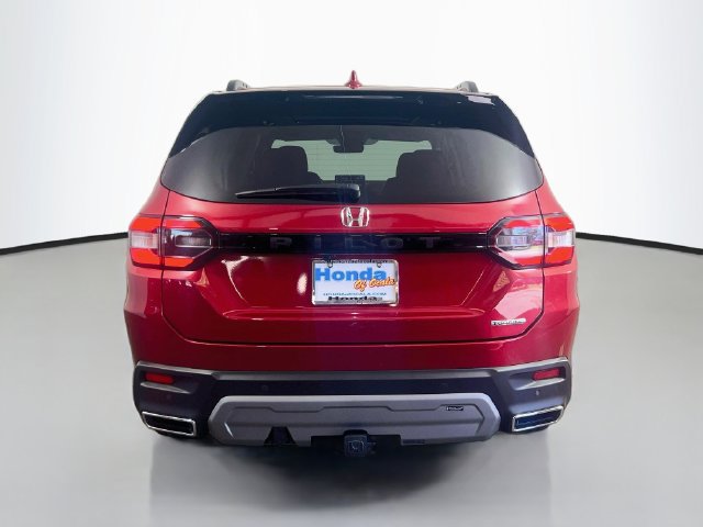 Certified 2025 Honda Pilot Touring image 8