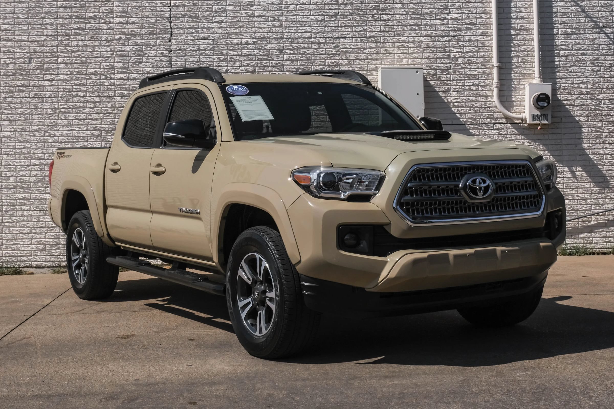 Used 2017 Toyota Tacoma TRD Sport w/ Tow Package RWD image 5