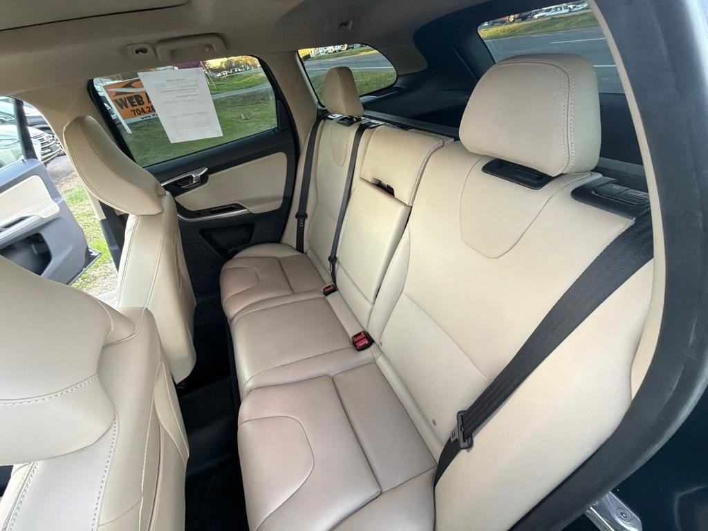 Used 2016 Volvo XC60 T5 Premier w/ Proximity Package image 28