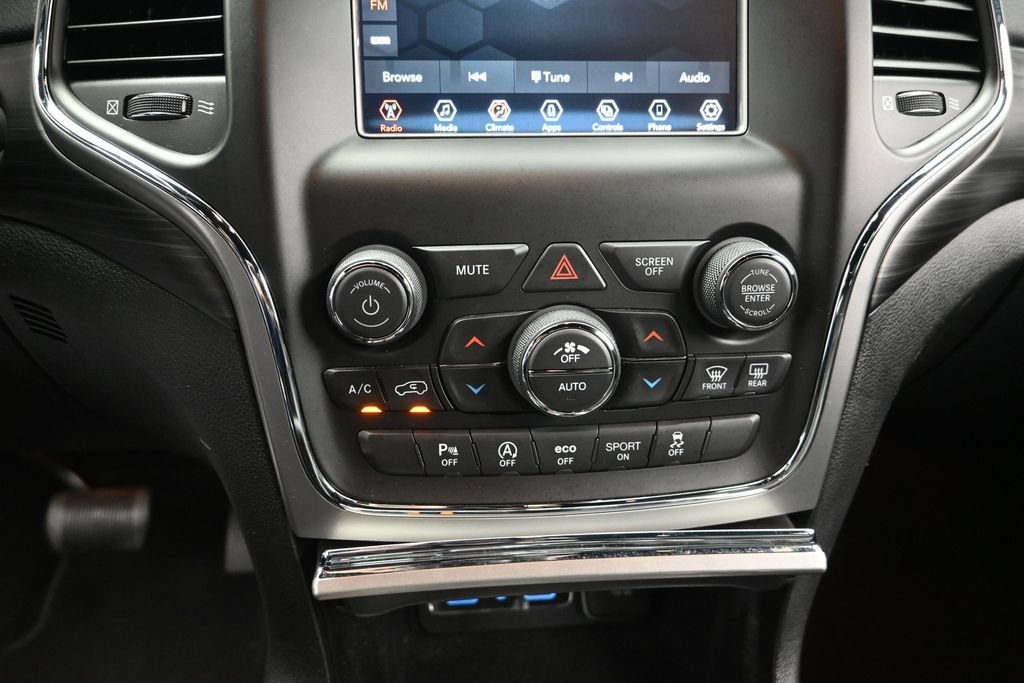 Used 2021 Jeep Grand Cherokee Laredo RWD image 15