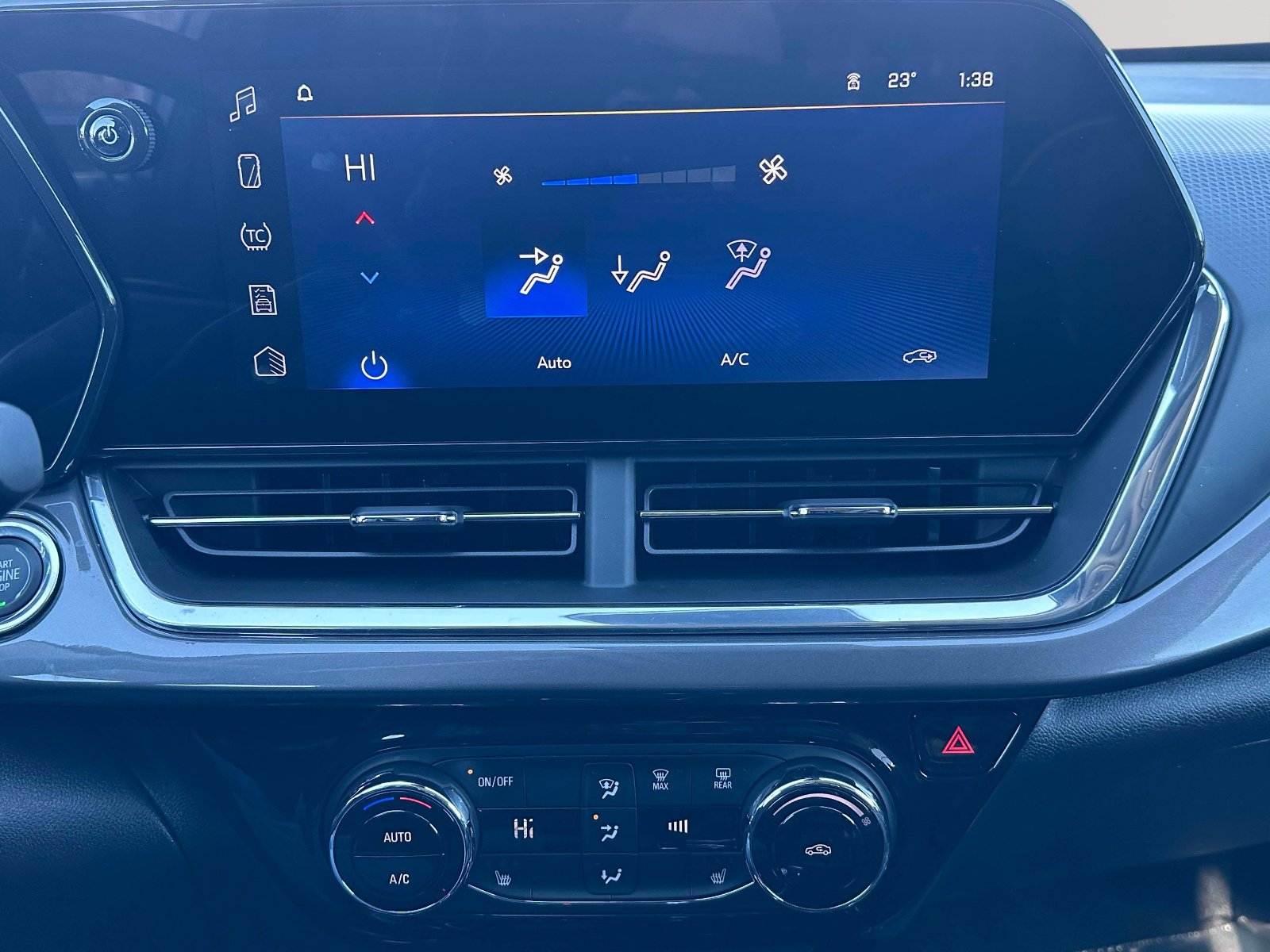 Certified 2025 Chevrolet Trax ACTIV w/ Driver Confidence Package image 10