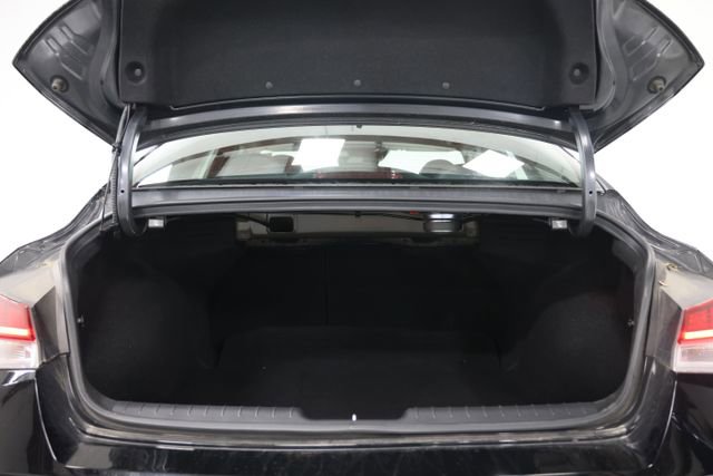 Used 2022 Hyundai Elantra Limited FWD image 13