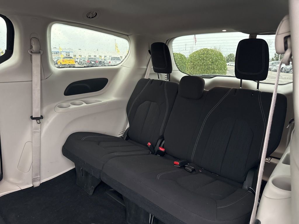Used 2024 Chrysler Voyager LX image 28