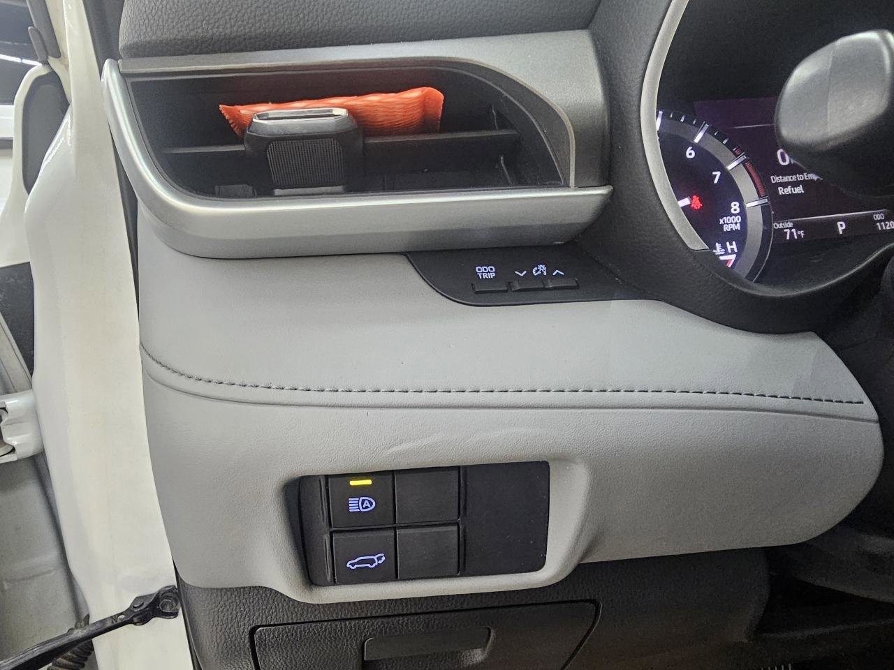 Used 2021 Toyota Highlander XLE image 37