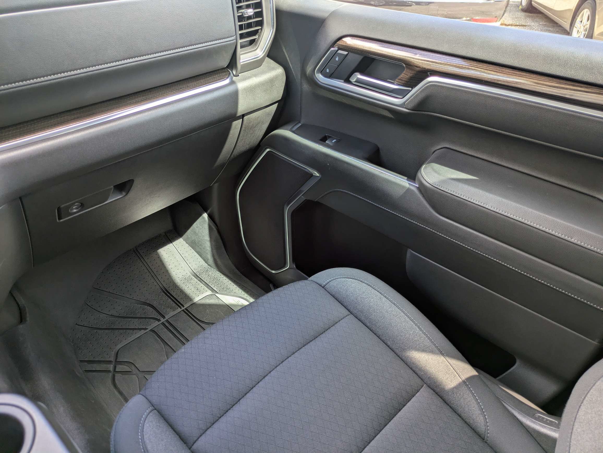 Used 2025 Chevrolet Silverado 1500 LT AWD/4WD image 10