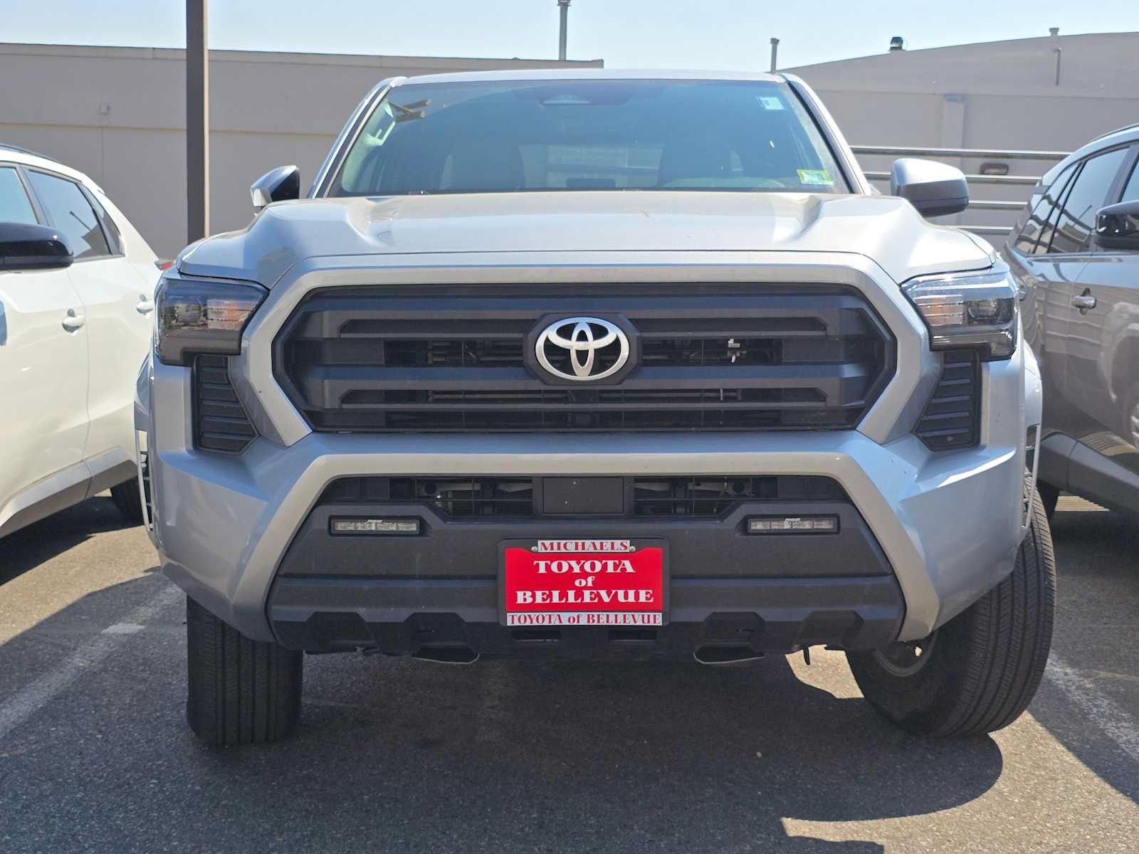 Certified 2025 Toyota Tacoma SR5 AWD/4WD image 2