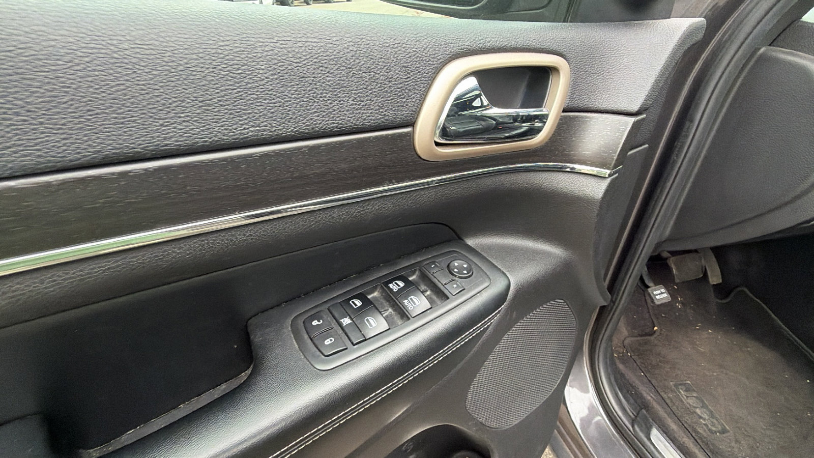 Used 2017 Jeep Grand Cherokee Limited w/ Luxury Group II RWD image 15