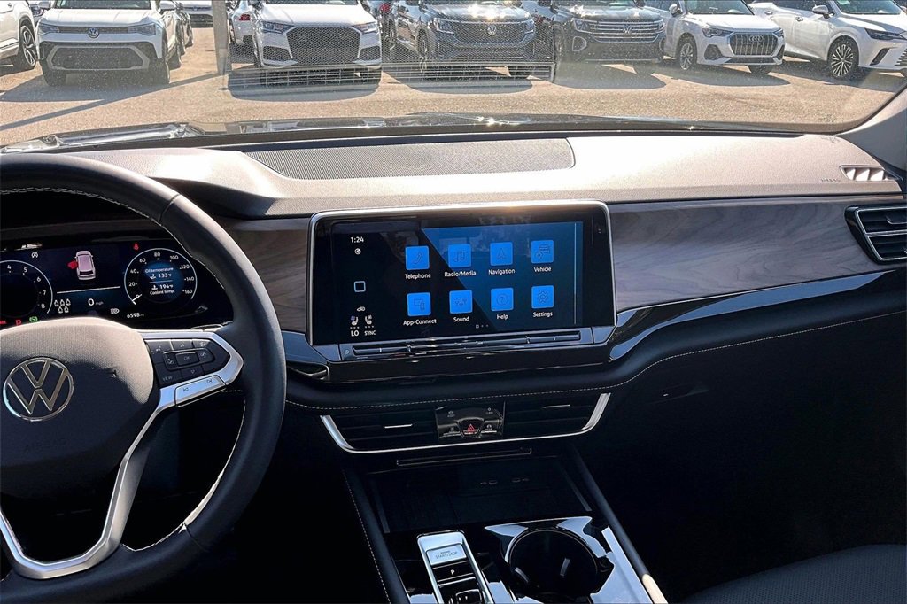 Certified 2025 Volkswagen Atlas SE w/ Black Wheel Package image 20