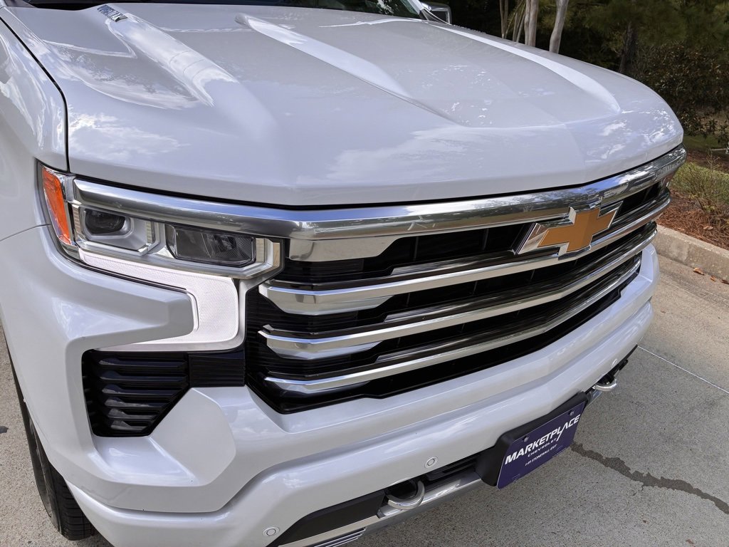 Used 2023 Chevrolet Silverado 1500 High Country w/ Technology Package image 8