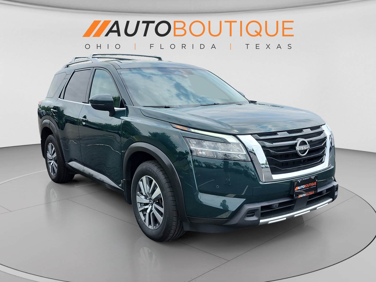 Used 2023 Nissan Pathfinder SL AWD/4WD image 7