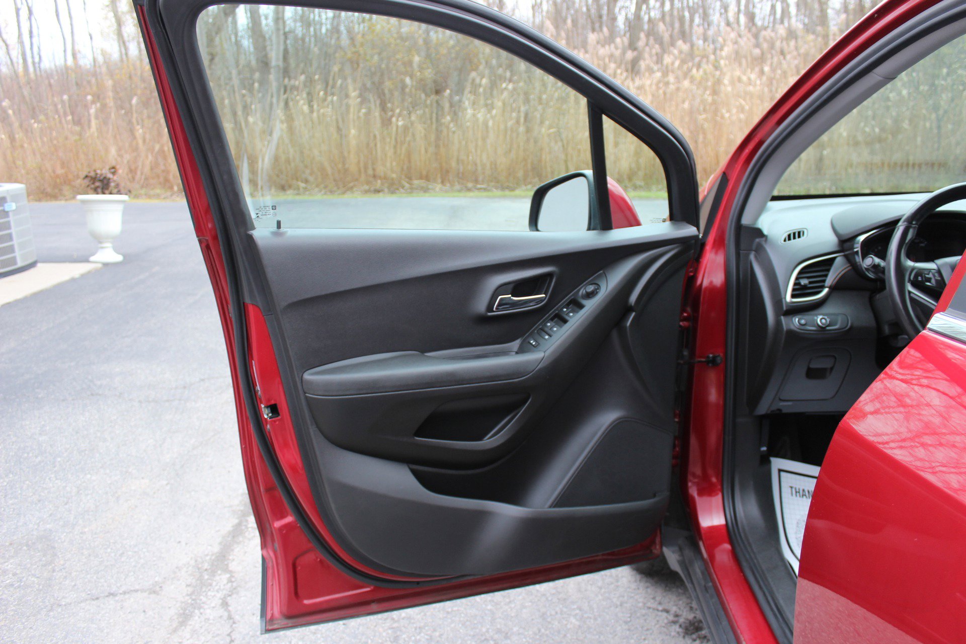 Used 2019 Chevrolet Trax LT w/ LT Convenience Package image 14