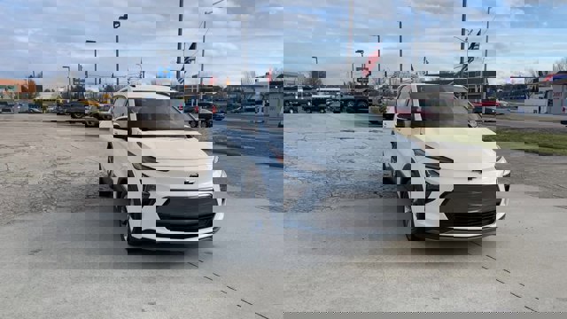 Used 2022 Chevrolet Bolt EUV LT w/ Convenience Package image 3