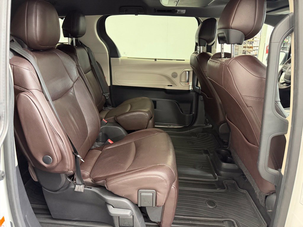 Used 2021 Toyota Sienna Platinum FWD image 14