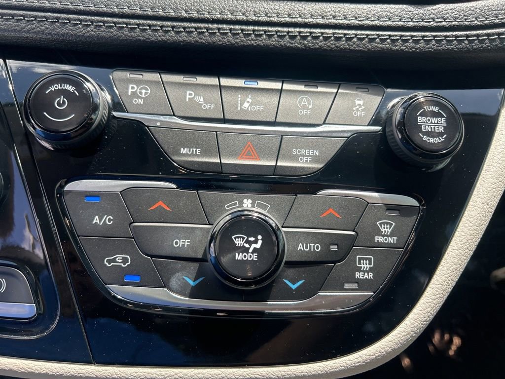 Used 2019 Chrysler Pacifica Limited w/ Tire & Wheel Group image 41