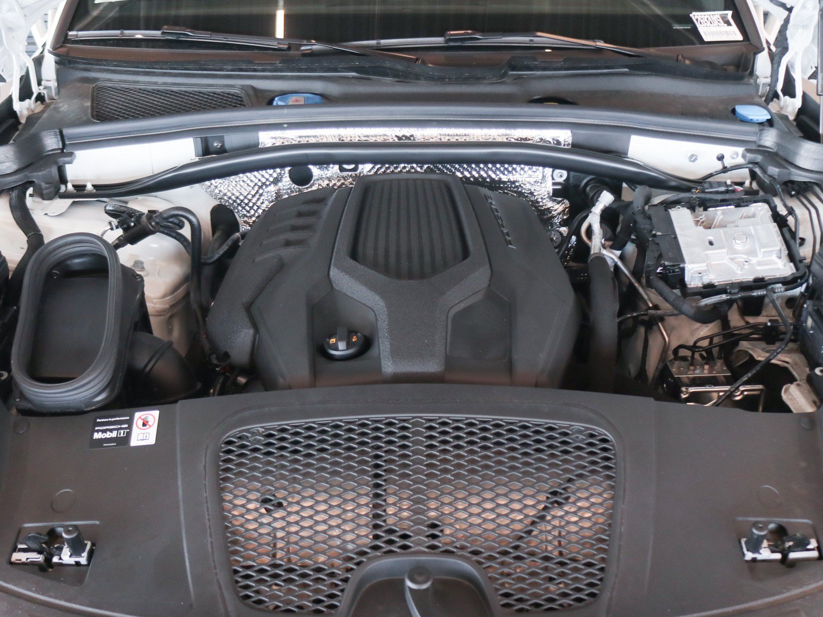 Used 2026 Porsche Macan AWD/4WD image 27