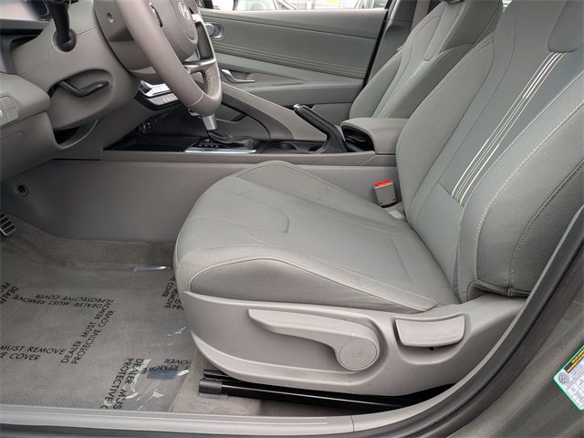 Used 2025 Hyundai Elantra Sport image 11