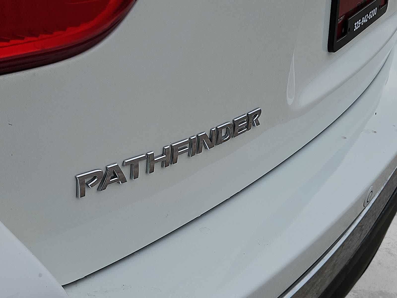 Used 2020 Nissan Pathfinder SL FWD image 11