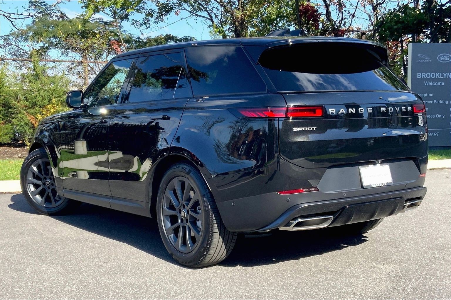 Used 2025 Land Rover Range Rover Sport image 11