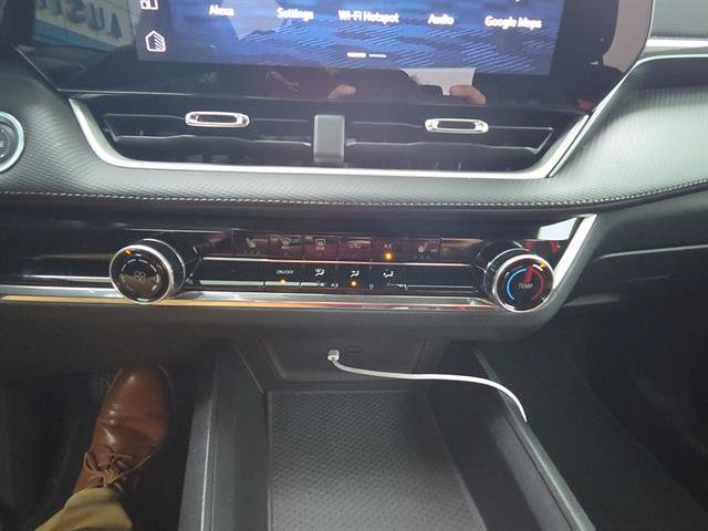 Used 2025 Chevrolet Equinox LT w/ Safety and Technology Package FWD image 21