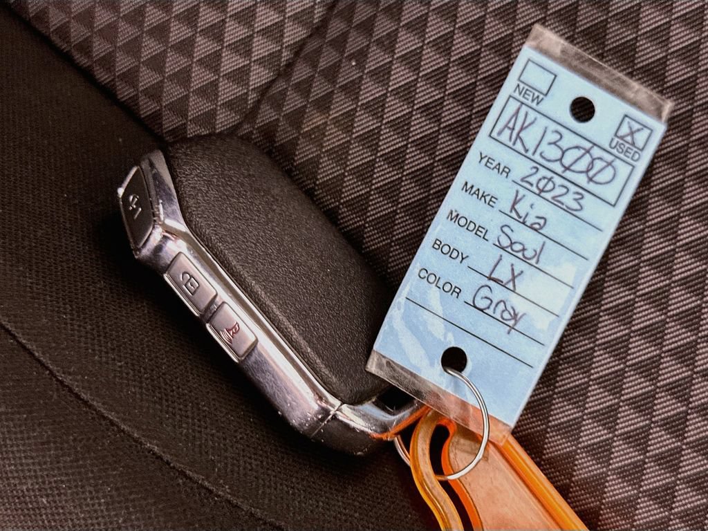 Used 2023 Kia Soul FWD image 34